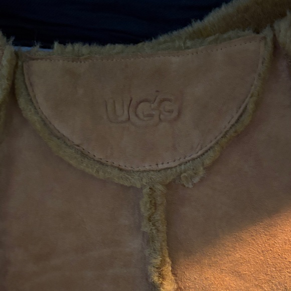 UGG Asymmetrical Tan Suede poncho - Picture 4 of 4